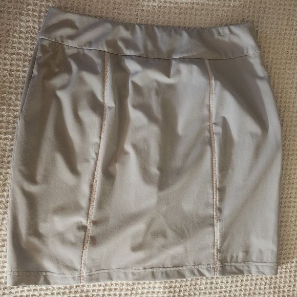 ZENERGY GOLF by Chico's Trim-Detail Skort in Size 0.5 Pre-Owned - Picture 5 of 8